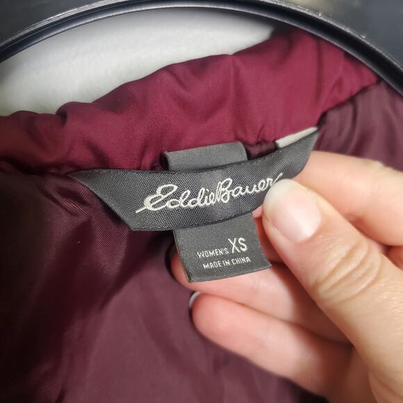 Eddie Bauer Women's XS Maroon Quilted Full Zip Up Vest Sleeveless Outerwear - Picture 3 of 11